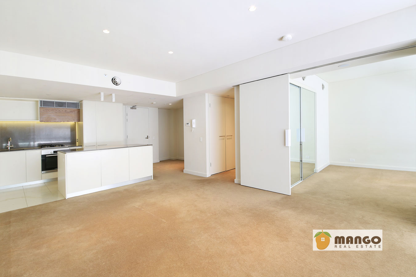 R208/220 Pacific Highway, Crows Nest